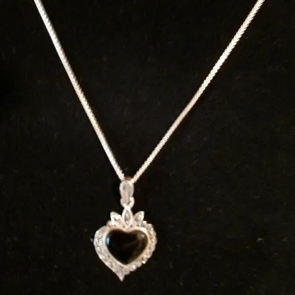 Vintage Onyx and Marcasite Necklace on a Silver Chain - Picture 2 of 5